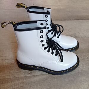 Dr Martens Air Wair 11821 White Patent Leather 8-Eye Combat Boots Women Size 5